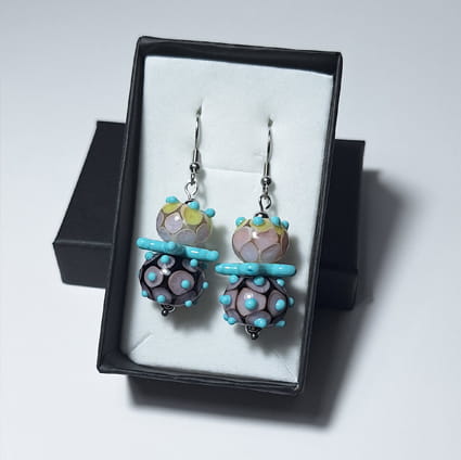 Ręcznie wykonane kolczyki ze szkła artystycznego  lampwork wygląd rafy koralowej w pudełku