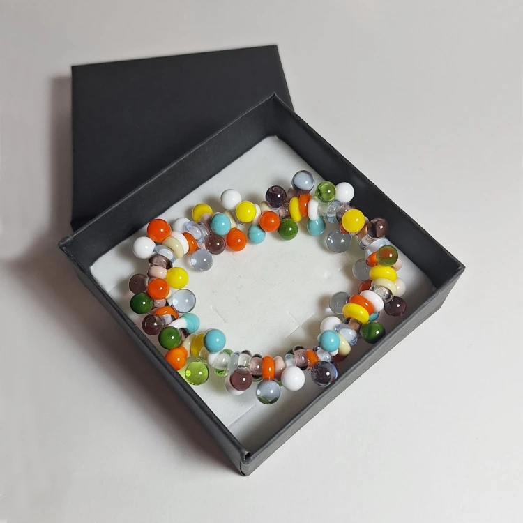 Ręcznie wykonana bransoletka ze szkła artystycznego  lampwork. Energia Koloru w pudełku