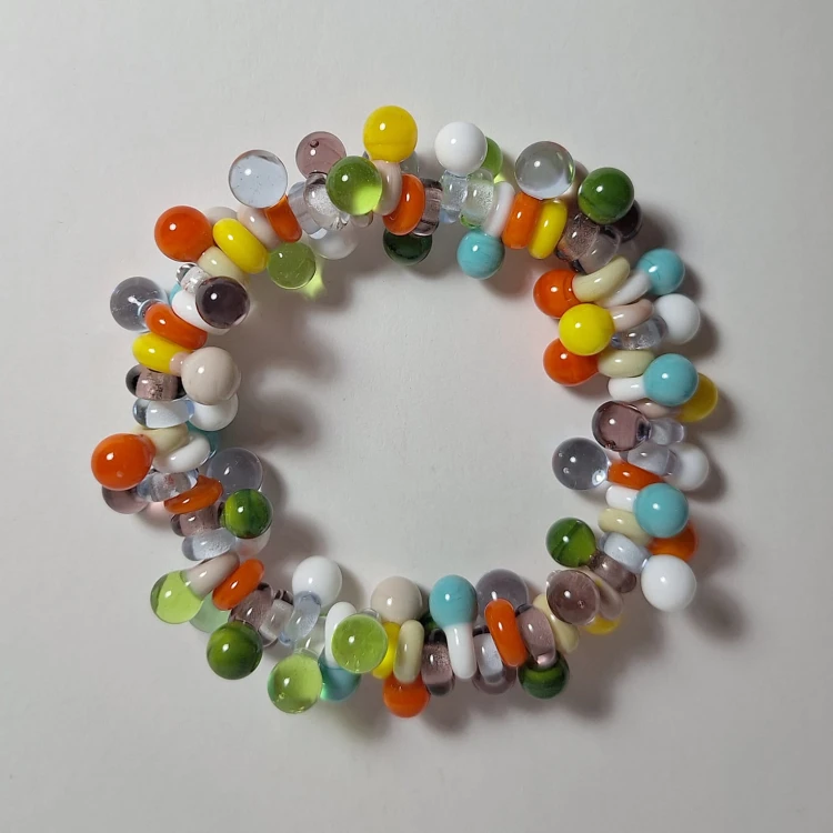 leząca płasko Ręcznie wykonana bransoletka ze szkła artystycznego  lampwork. Energia Koloru