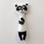 Ręcznie robiony magnes na lodówkę  z filcu Panda czarno biała obejmuje się rękami