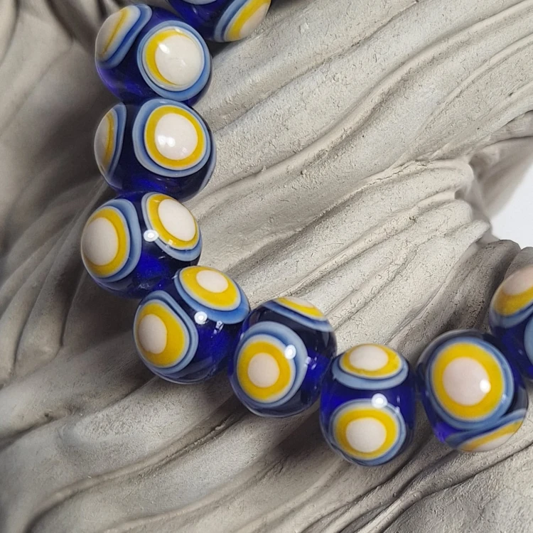 Szafirowe Słońce  ręcznie wykonana bransoletka  ze szkła artystycznego  lampwork zbliżenie koralików