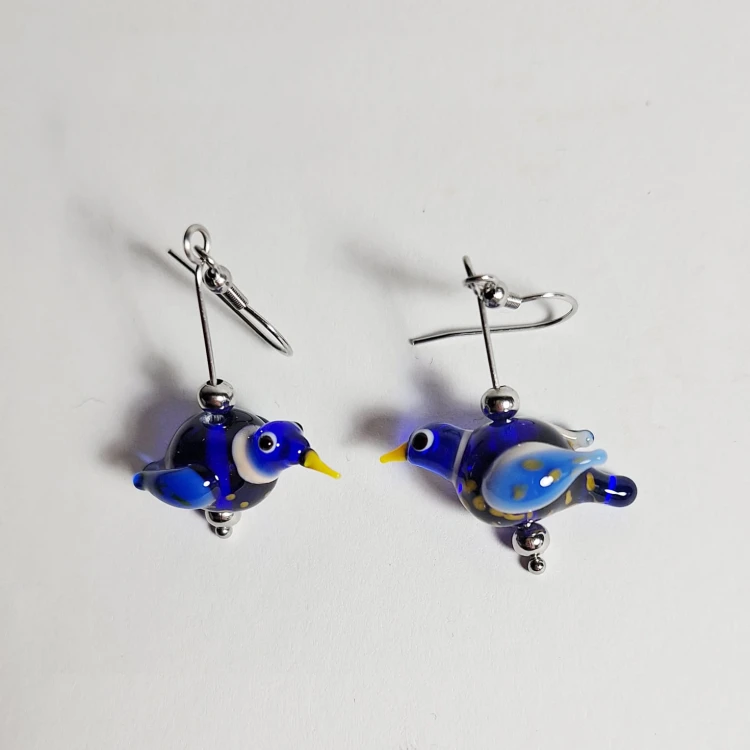 Żółtodziób Pospolity ręcznie wykonane dwa kolczyki ze szkła artystycznego  lampwork