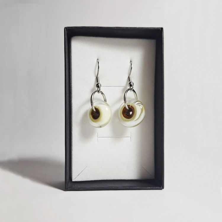 Kolorowe Kręgi ręcznie wykonane dwa kolczyki ze szkła artystycznego  lampwork  w pionie w pudełku Kremowy z brązowym