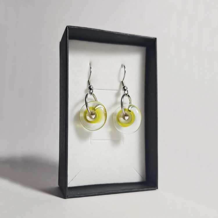 Kolorowe Kręgi ręcznie wykonane dwa kolczyki ze szkła artystycznego  lampwork  w pionie w pudełku