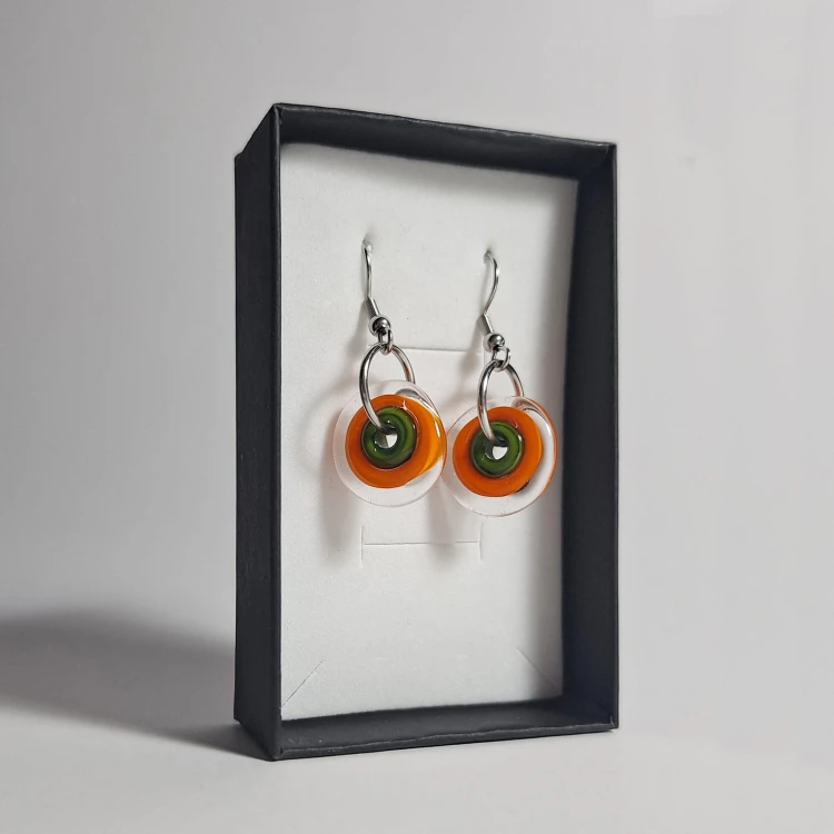 Kolorowe Kręgi ręcznie wykonane dwa kolczyki ze szkła artystycznego  lampwork  w pionie w pudełku Transparentny z czerwonym