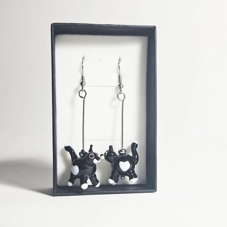 Kotek Serduszko ręcznie wykonane dwa kolczyki ze szkła artystycznego  lampwork