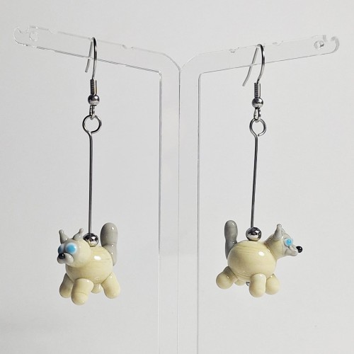 Kotki Syjamskie ręcznie wykonane dwa kolczyki ze szkła artystycznego  lampwork  wiszące obok siebie