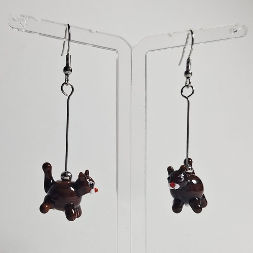 Brązowe Kotki  ręcznie wykonane dwa kolczyki ze szkła artystycznego  lampwork  wiszące obok siebie