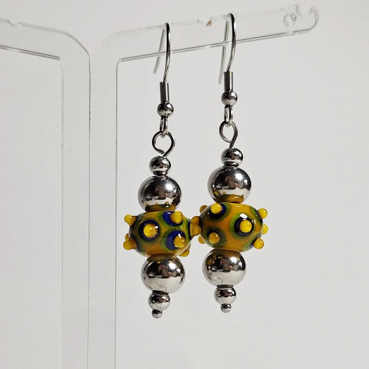 Żółte Kropki ręcznie wykonane dwa kolczyki ze szkła artystycznego  lampwork