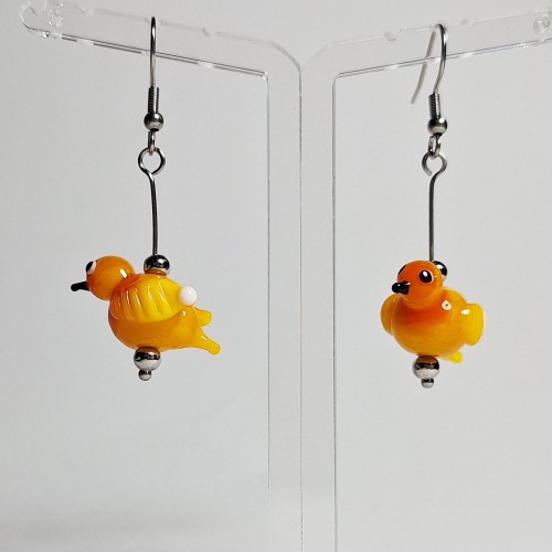 urocze Żółte Ptaszki ręcznie wykonane dwa kolczyki ze szkła artystycznego  lampwork  wiszące obok siebie
