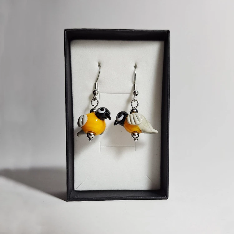 Kolorowe Ptaszki ręcznie wykonane dwa kolczyki ze szkła artystycznego  lampwork  w pionie w pudełku
