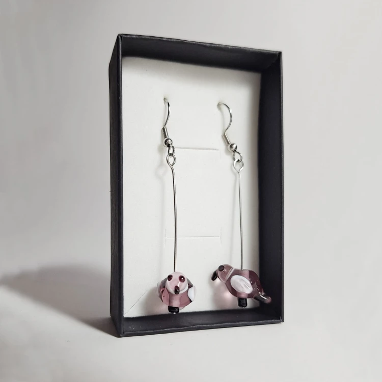 Śpiewające Ptaszki przezroczyste z czarnym dziobem ręcznie wykonane dwa kolczyki ze szkła artystycznego  lampwork  w pionie w pudełku