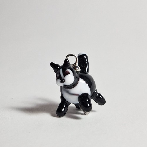 Czarny Kociak Ręcznie wykonany wisiorek zawieszka ze szkła artystycznego  lampwork w kształcie czarnego sama figurka z przodu